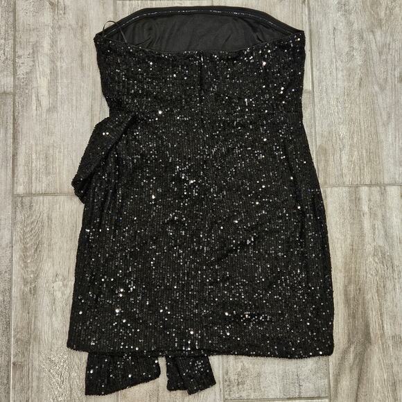 Hello Molly Dress Womens Size 10 She's The Gift Sequin Mini Black Strapless Bow - Picture 8 of 14